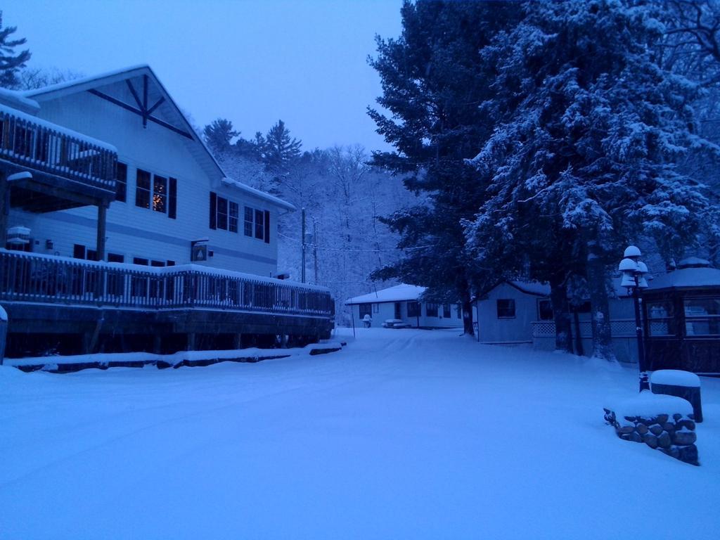 Little Hawk Resort&Marina Algonquin Highlands Exterior foto